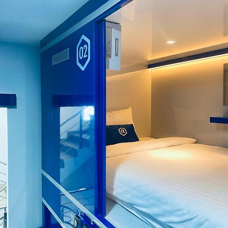 Rosalyne Sleepbox Malioboro 3 Hotel ยอกยาการ์ตา ภายนอก รูปภาพ