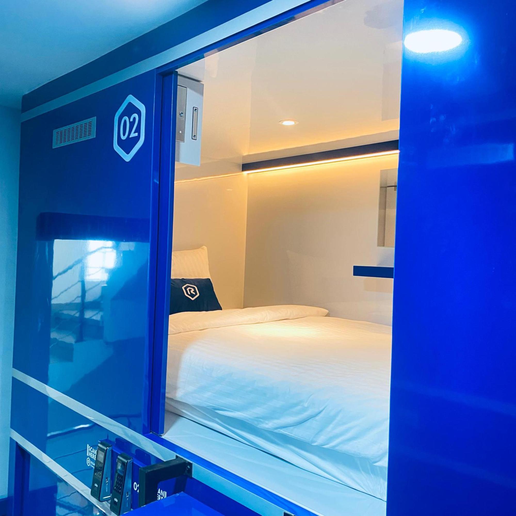 Rosalyne Sleepbox Malioboro 3 Hotel ยอกยาการ์ตา ภายนอก รูปภาพ