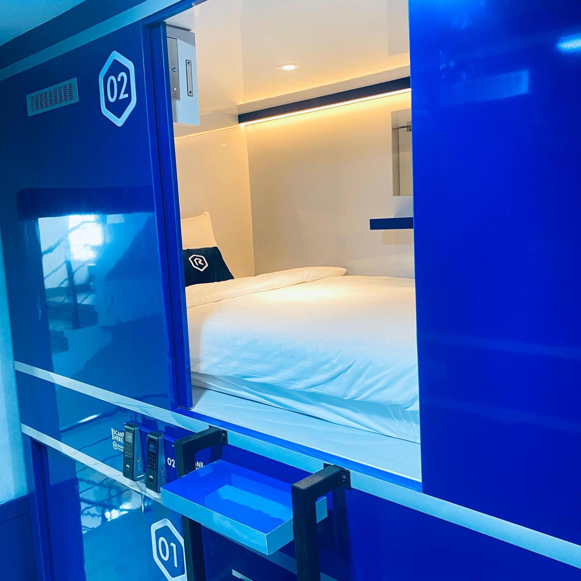 Rosalyne Sleepbox Malioboro 3 Hotel ยอกยาการ์ตา ภายนอก รูปภาพ