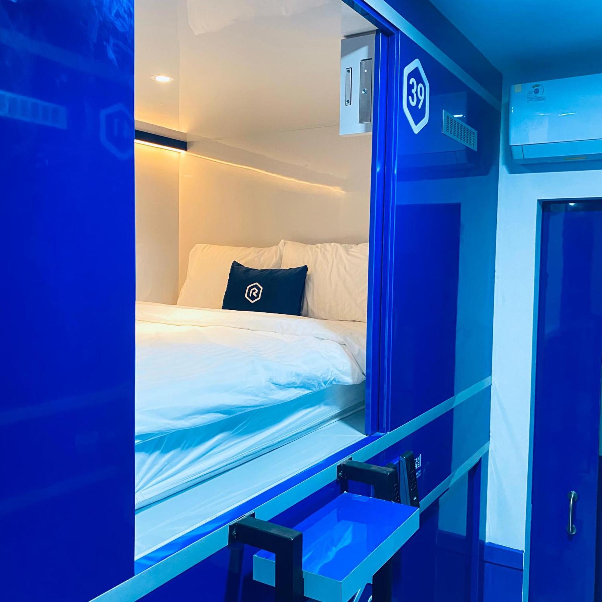 Rosalyne Sleepbox Malioboro 3 Hotel ยอกยาการ์ตา ภายนอก รูปภาพ