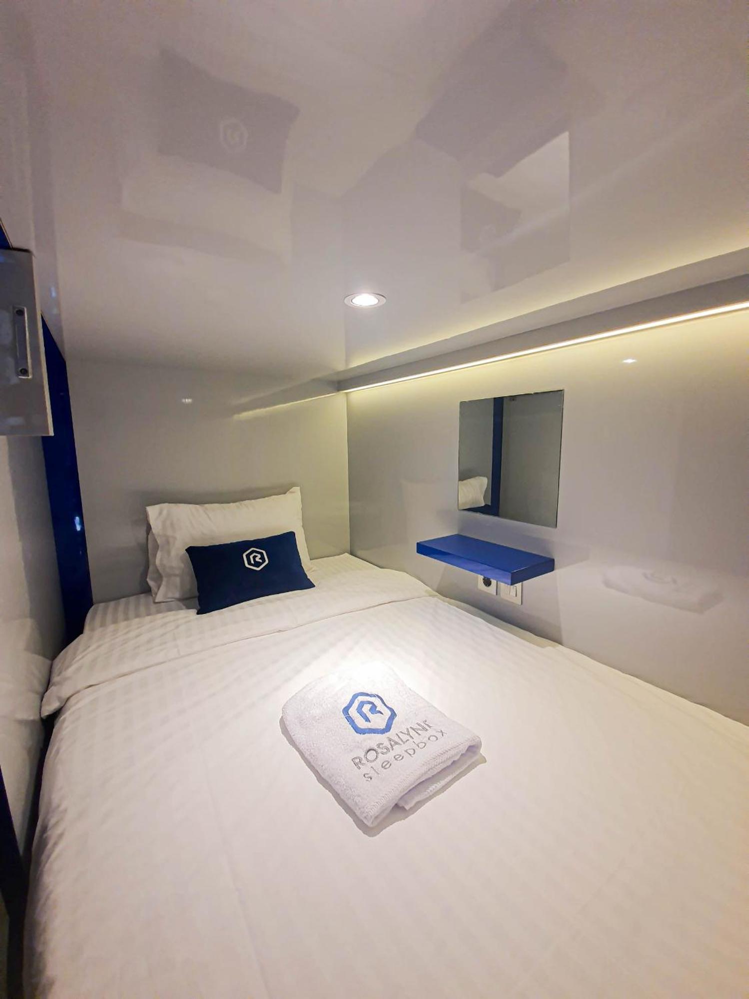 Rosalyne Sleepbox Malioboro 3 Hotel ยอกยาการ์ตา ภายนอก รูปภาพ