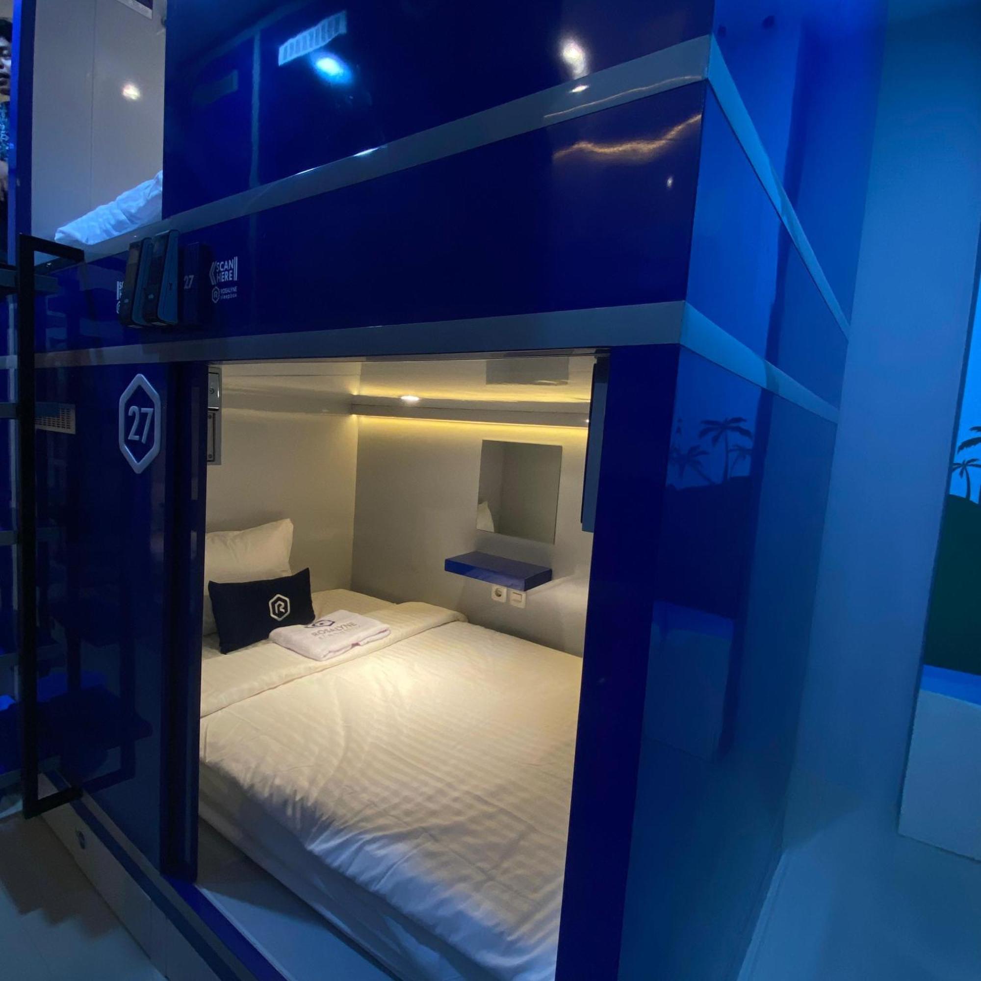 Rosalyne Sleepbox Malioboro 3 Hotel ยอกยาการ์ตา ภายนอก รูปภาพ