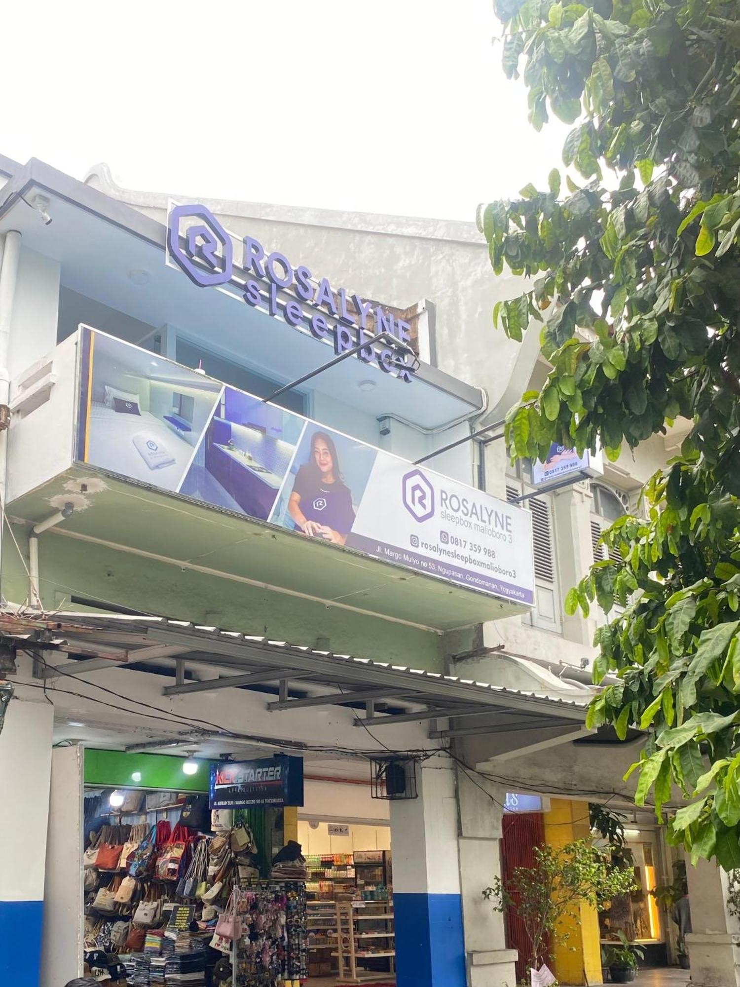 Rosalyne Sleepbox Malioboro 3 Hotel ยอกยาการ์ตา ภายนอก รูปภาพ