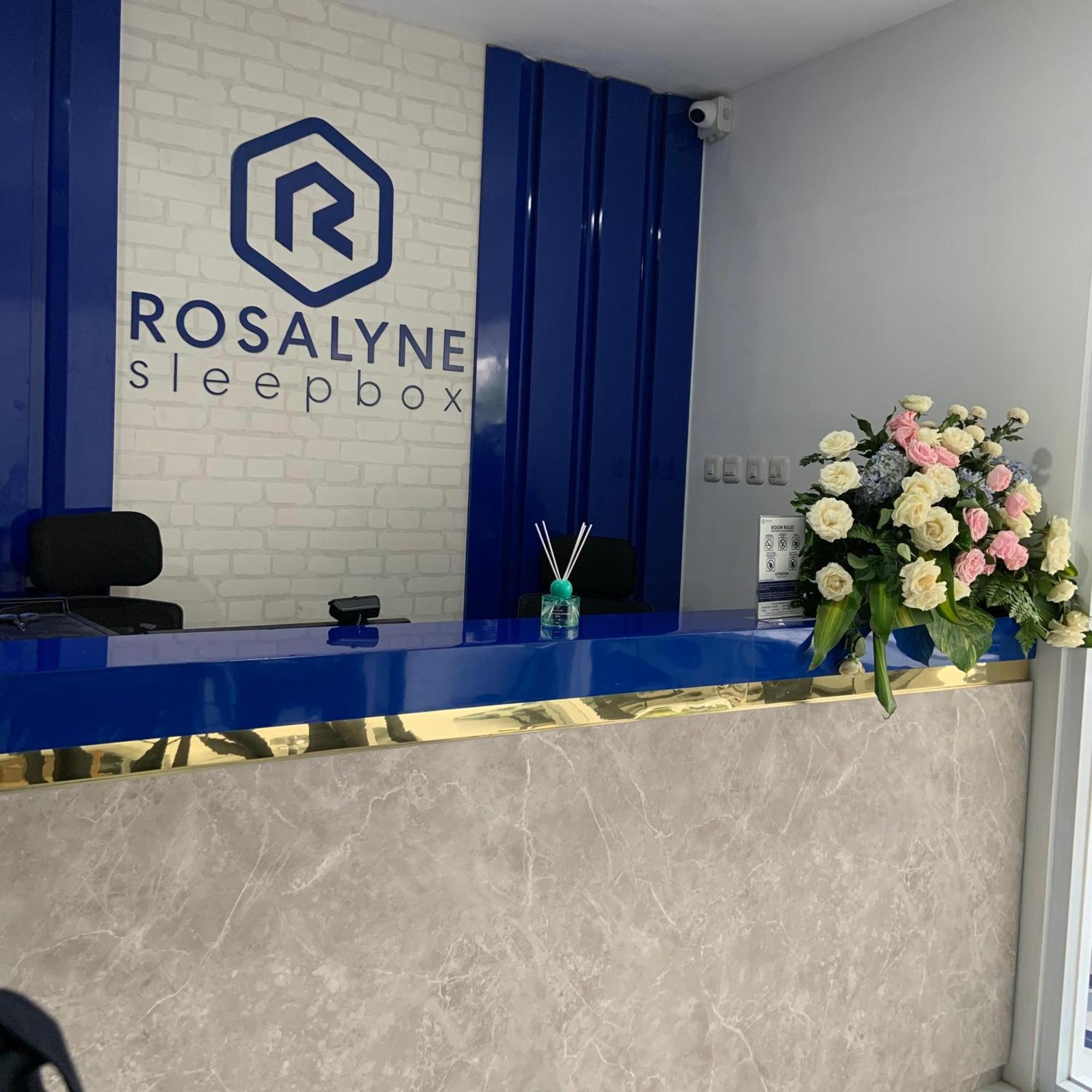 Rosalyne Sleepbox Malioboro 3 Hotel ยอกยาการ์ตา ภายนอก รูปภาพ